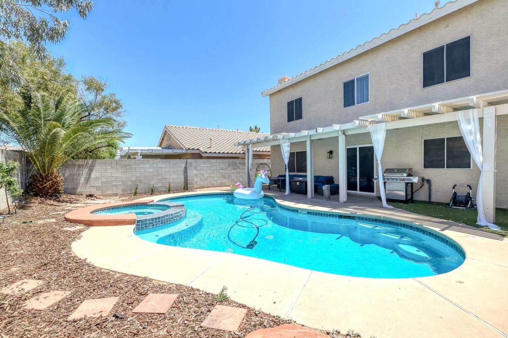 Modern Home In Las Vegas Near Strip With Pool And Jacuzzi ภายนอก รูปภาพ