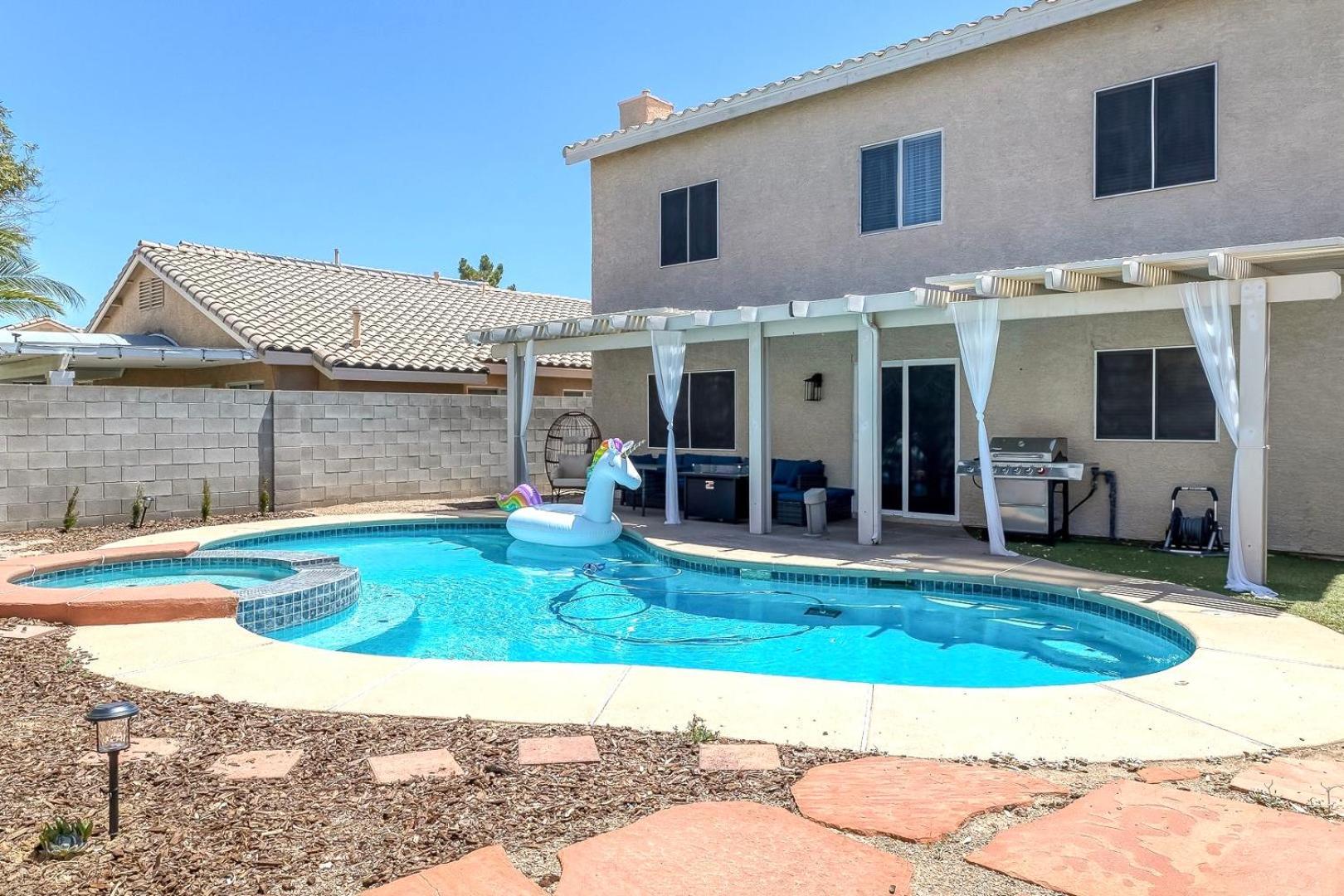 Modern Home In Las Vegas Near Strip With Pool And Jacuzzi ภายนอก รูปภาพ