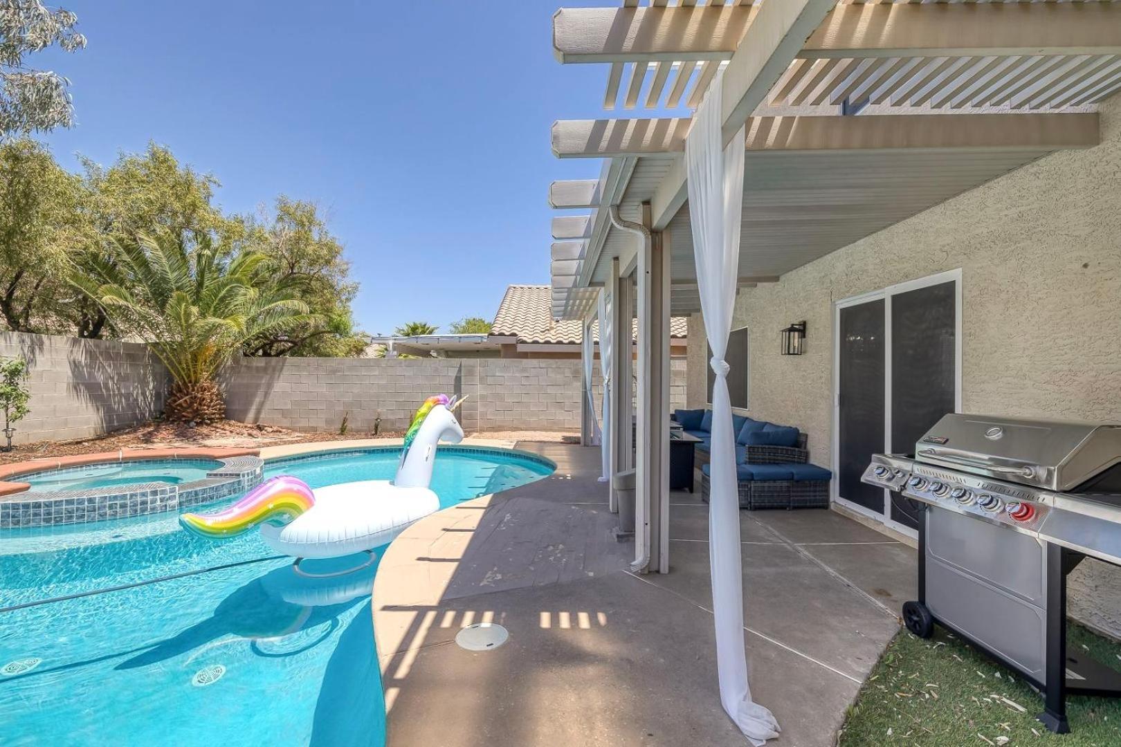 Modern Home In Las Vegas Near Strip With Pool And Jacuzzi ภายนอก รูปภาพ